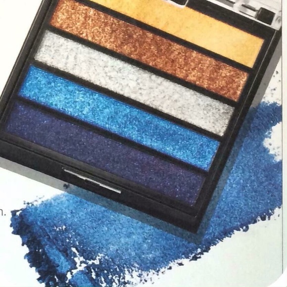 Mary Kay NIB Rock the Runway Eyeshadow Palette - Picture 3 of 7